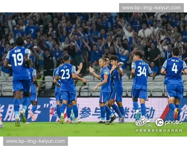 亚洲足球新格局：布里斯班怒吼，蔚山闪耀，谁将问鼎东亚之巅？